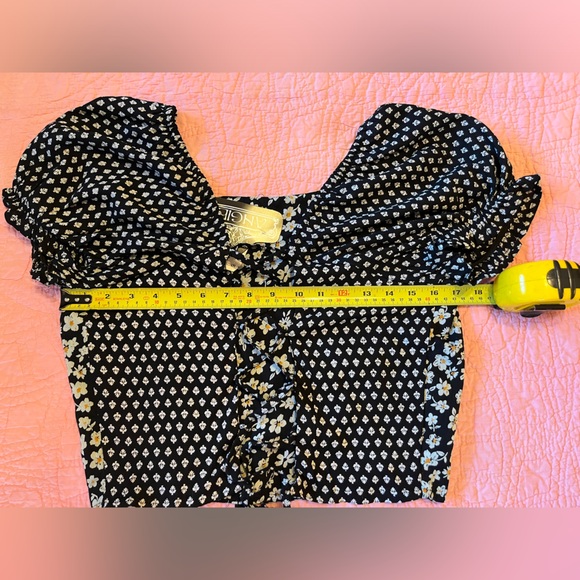 Angie Floral Puff Sleeve Boho Peasant Crop Top Lace Up Black Size L Large NWT - Picture 3 of 5
